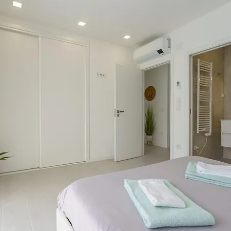 Tropical With Jacuzzi And Private Swimming Pool