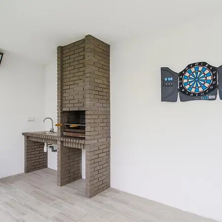 Tropical With Jacuzzi And Private Swimming Pool