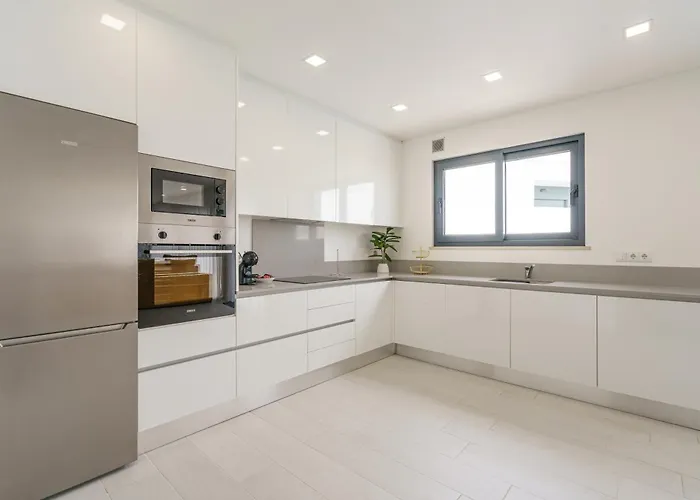 Tropical With Jacuzzi And Private Swimming Pool Santa Barbara (Lisbon)